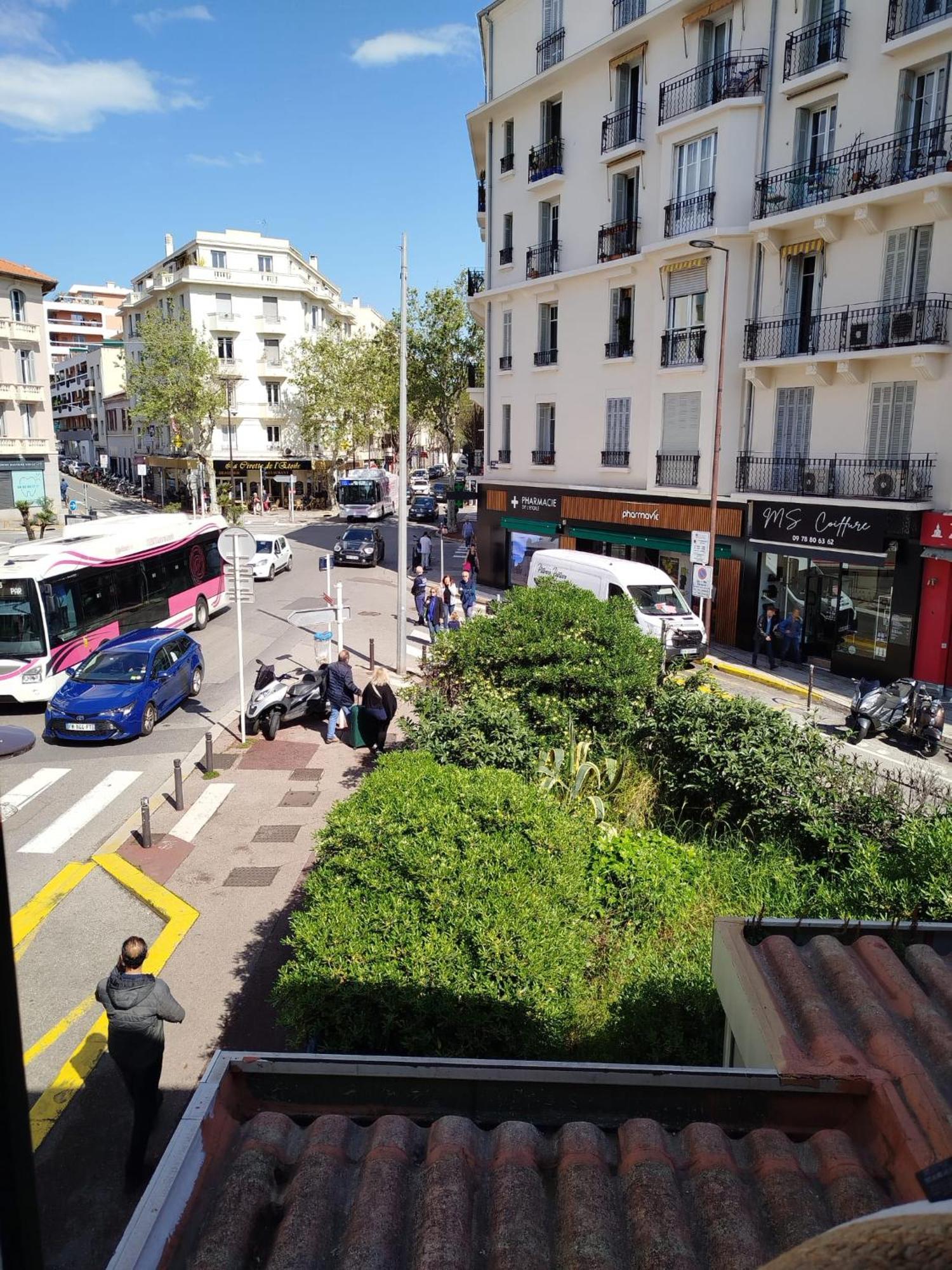 Plein Sud - Moderne Studio Avec Mezzanine- Hyper Centre Antibes - Proche Port Apartment Room photo